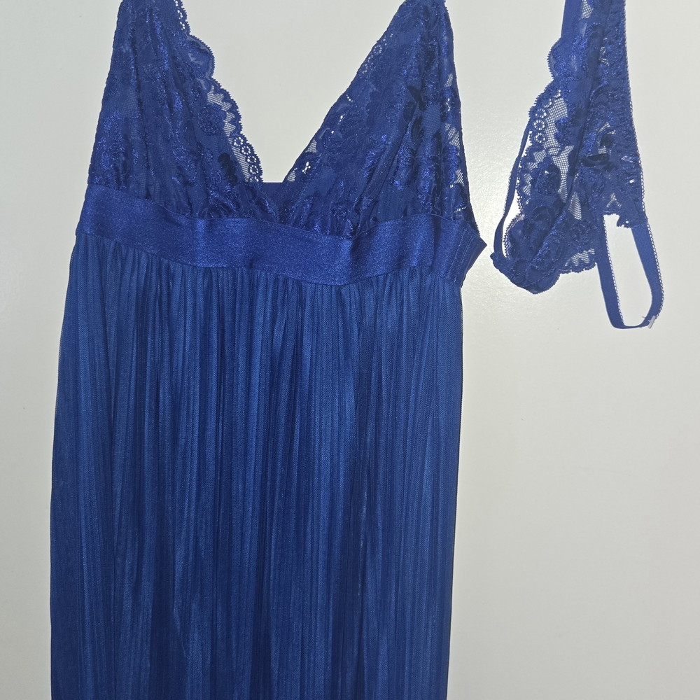 Luxurious Sapphire Lace Chemise